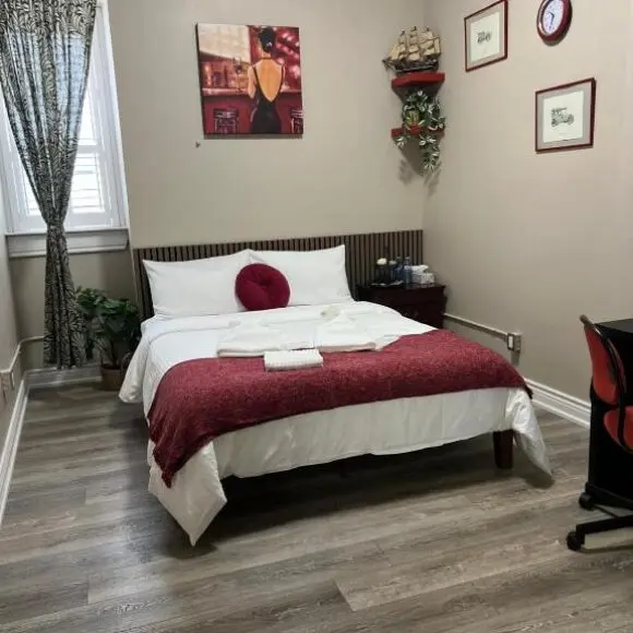 Downtown Private Room Central Location | budget Toronto | Booking.com