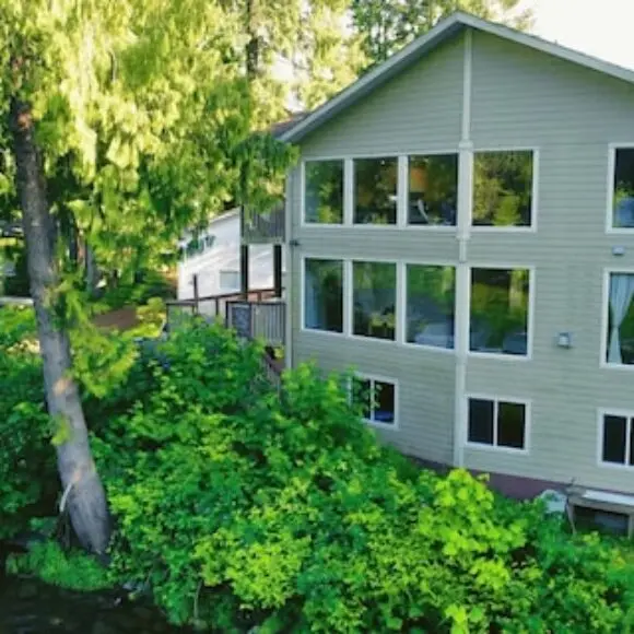 Campbell River 2 Bedroom Getaway – Right On The River | hotel Vancouver | Trivago
