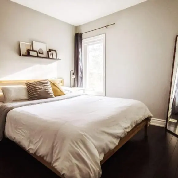 Inviting 2BR Townhouse with 2 WFH Setups and WiFi | vacation home Toronto | Booking.com