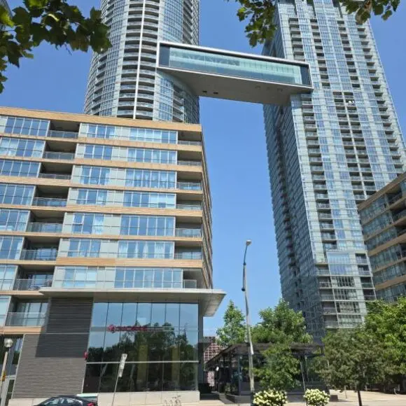 Downtown City View Escape with Free Parking | vacation home Toronto | Booking.com