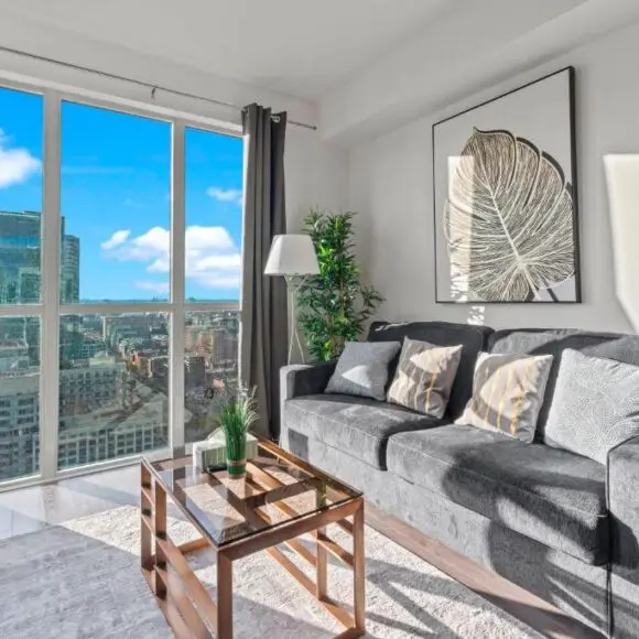 1-Bedroom & Den condo Bird’s Eye View in DT | vacation home Toronto | Booking.com