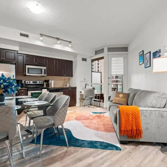 Superior 1Bd & DEN Apartment with Balcony | vacation home Toronto | Booking.com