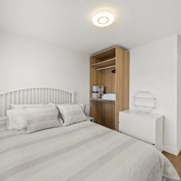 Cozy 3BR Holiday Retreat 2 Free Parking AC King BD | hotel Vancouver | Trivago
