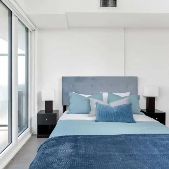 City Lights Studio w Balcony Walk to Eaton Centre | vacation home Toronto | Booking.com