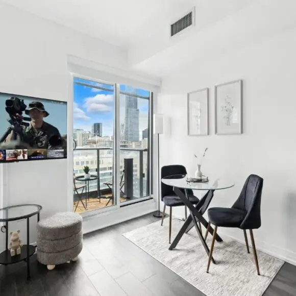 Chic DT TO Studio Getaway Perfect for Couples | vacation home Toronto | Booking.com