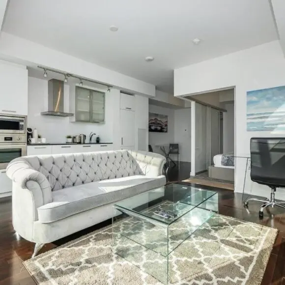 Luxury 1BR Suite 65th Floor – Lake & Island View! | vacation home Toronto | Booking.com