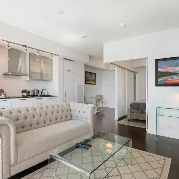 Luxury 1BR Suite – Lake & City View on 39th Floor | vacation home Toronto | Booking.com