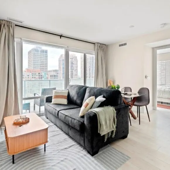 Panoramic 2 Bedroom plus Den Condo Yonge Street Downtown Toronto | vacation home Toronto | Booking.com