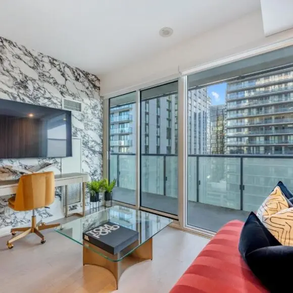 Mövenpick Suites – Toronto Entertainment District | vacation home Toronto | Booking.com