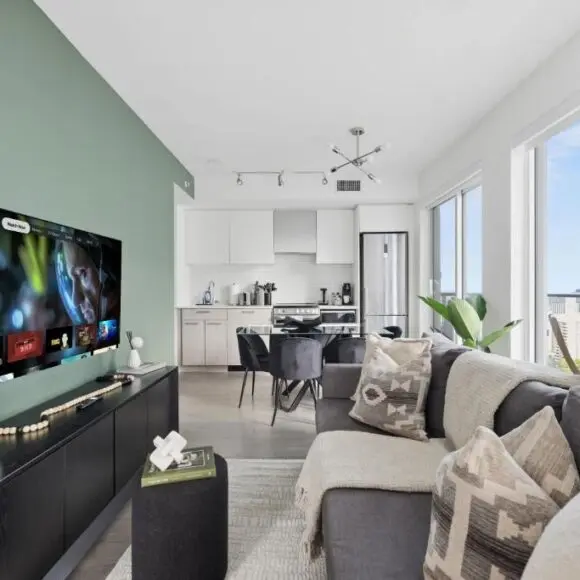 Modern Downtown Retreat 3BR Condo with Patio | vacation home Toronto | Booking.com