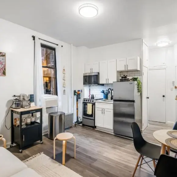 The Black Nut NYC | budget New York City | Booking.com