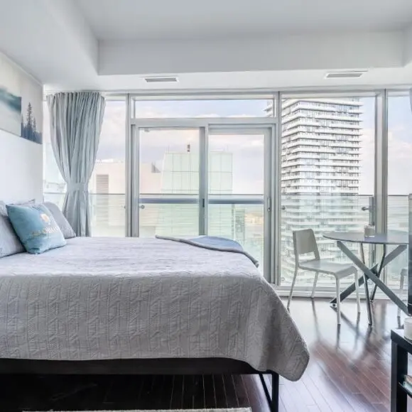 Lake view Studio Condo High Floor Downtown Toronto | vacation home Toronto | Booking.com