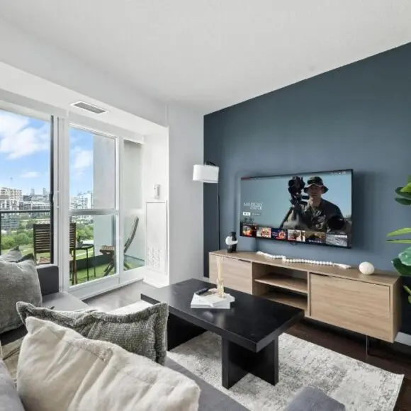 Serene Lakefront Stay Steps to Parks & Sights | vacation home Toronto | Booking.com