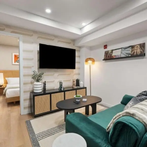 The McCaul by Casa Hotels – Stylish Basement Suite | hotel Toronto | Booking.com