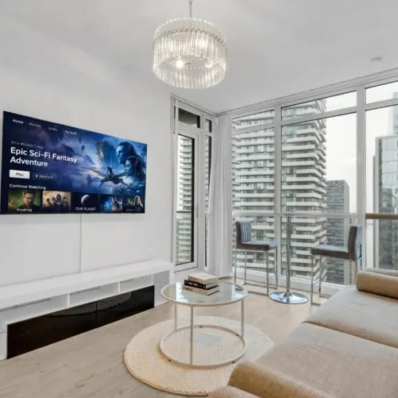 Luxe 3-Bedroom Lakeview Condo, Free parking ,Walk to CN Tower, Scotiabank Arena & Rogers Centre | vacation home Toronto | Booking.com