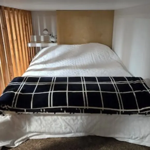 Unique Loft Space Close To Town Skiing Biking And Hiking | hotel Vancouver | Trivago