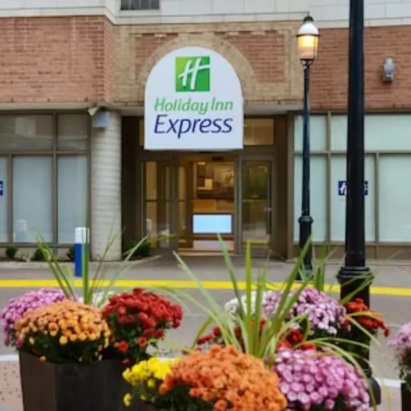 Holiday Inn Express Toronto Downtown By Ihg | hotel Toronto | Trivago