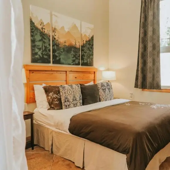 Cobble Wood and Bird Sanctuary Guest Houses | budget Vancouver | Booking.com