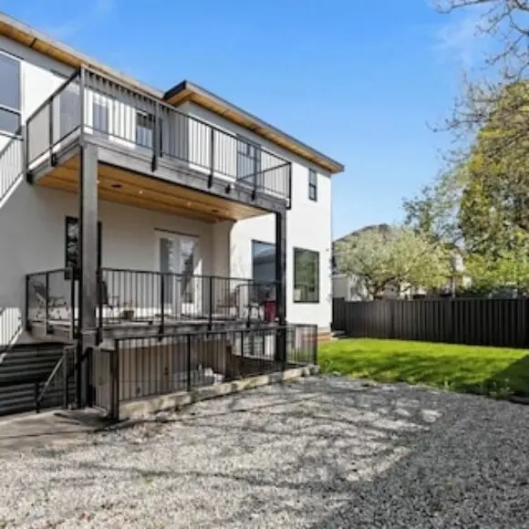Spacious Luxury Home 6BR HVAC Free Parking Pet Friendly | hotel Vancouver | Trivago
