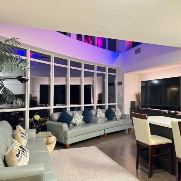 Two Storey Penthouse with 2 Parkings and Lake & City Views | vacation home Toronto | Booking.com
