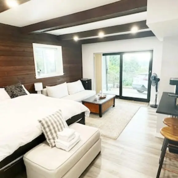One-bedroom Guest Suite With Ocean Views In West Vancouver-independent Entrance | hotel Vancouver | Trivago