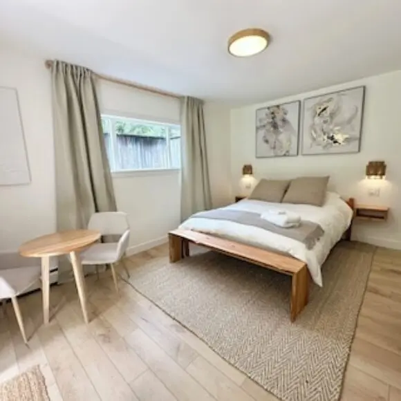 Peaceful Mountainview Suite Surrounded By Forest And Gardens. | hotel Vancouver | Trivago