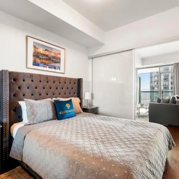 1 Bedroom & Den Condo Lake Ontario View in Downtown Toronto | vacation home Toronto | Booking.com