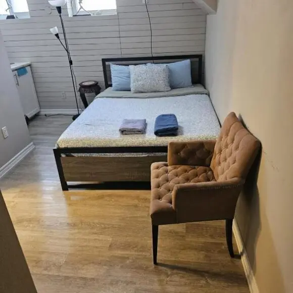 Private FIFA SUITE-Attached Bath,Private Coffee Station-Private Parking-Walking to BMO STADIUM TRAIN | budget Toronto | Booking.com