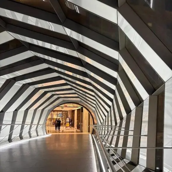 Downtown Yonge & Dundas Suite For Large Family Group – Private Washroom-Free Wifi-Self Chekin | budget Toronto | Booking.com