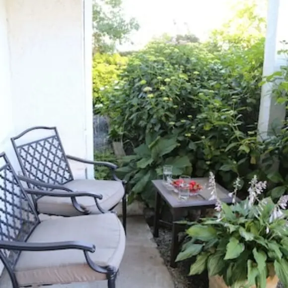 House And Garden By The Ocean And A Castle | hotel Vancouver | Trivago