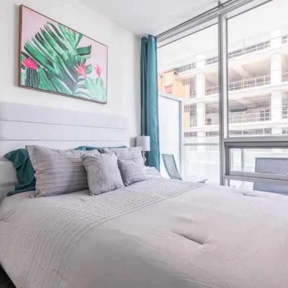 Green Modern 1 Bedroom 40Fl Condo with Balcony in Downtown | vacation home Toronto | Booking.com