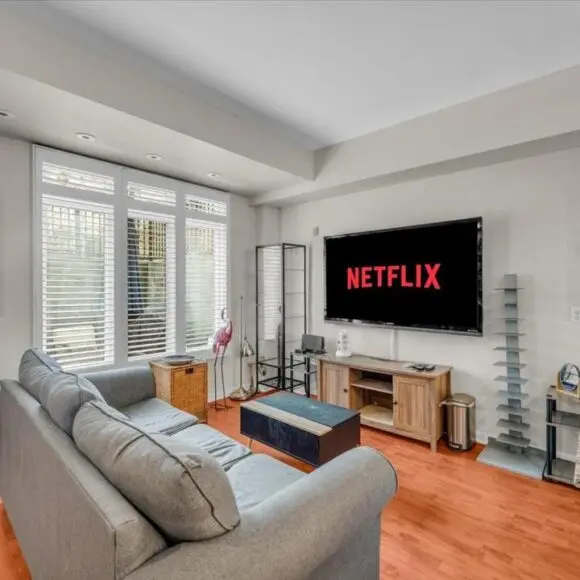 Stylish 2BR Townhouse & Patio | vacation home Toronto | Booking.com