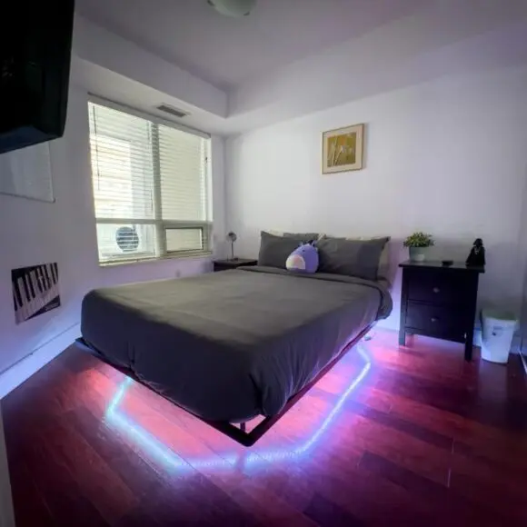 Core Downtown Toronto-8 Sleeper-4 Beds-2 Bathrooms-Washrooms-Free Parking-CN Tower-Ripleys Museum-Blue Jays Stadium In front-Indoor Gym-Swimming Pool-Jacuzzi Sauna-Filter Drinking Water-WiFi | vacation home Toronto | Booking.com
