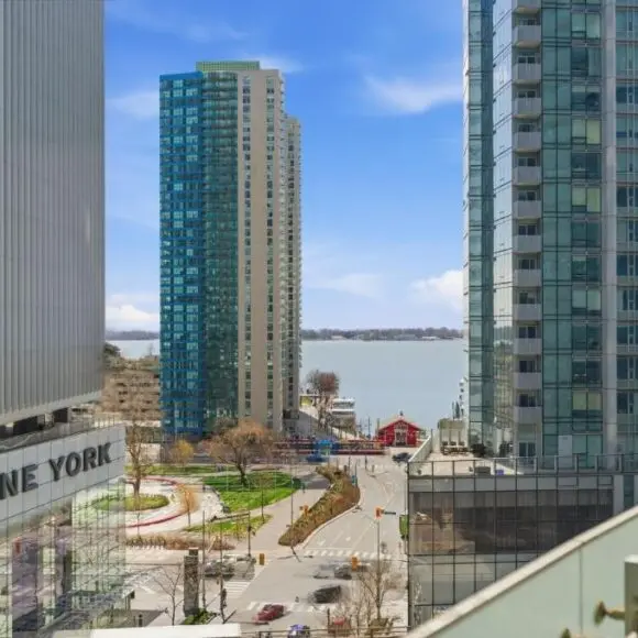 Sleek 3BR 2BA by Scotiabank Arena & CN Tower | vacation home Toronto | Booking.com