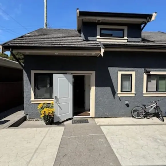 Cozy Laneway House That Fits 4 Perfect For A Family Getaway. Pet-friendly! | hotel Vancouver | Trivago