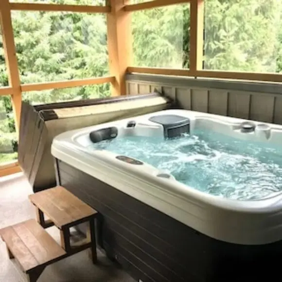 1 Bedroom Townhome With Private Hot Tub Outdoor Pool Free Wifi & Parking | hotel Vancouver | Trivago