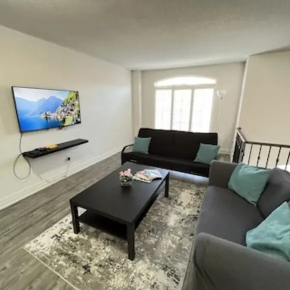 Beautiful Vacation Home Near Toronto Airport | hotel Toronto | Trivago