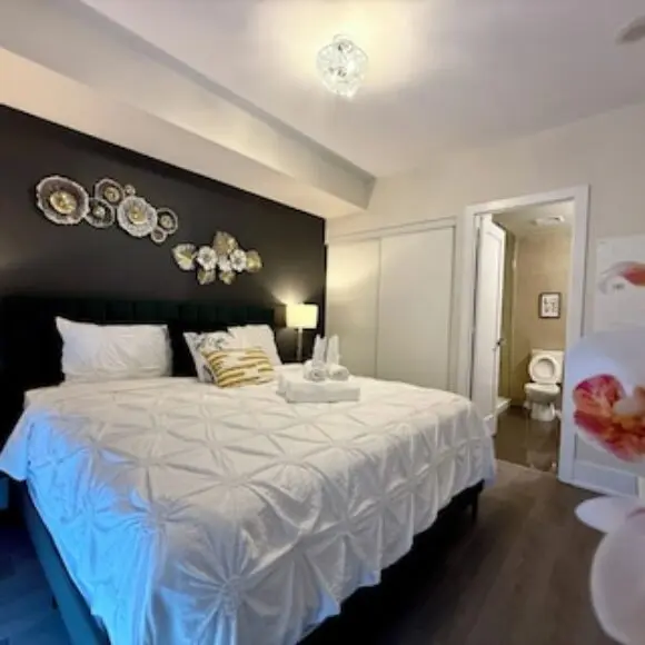 Tripshine | hotel Toronto | Trivago