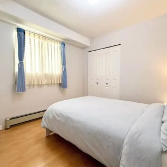 Spacious And Cozy Ground-level 3-bed Suite. Walk To Metrotown Mall And Skytrain! | hotel Vancouver | Trivago