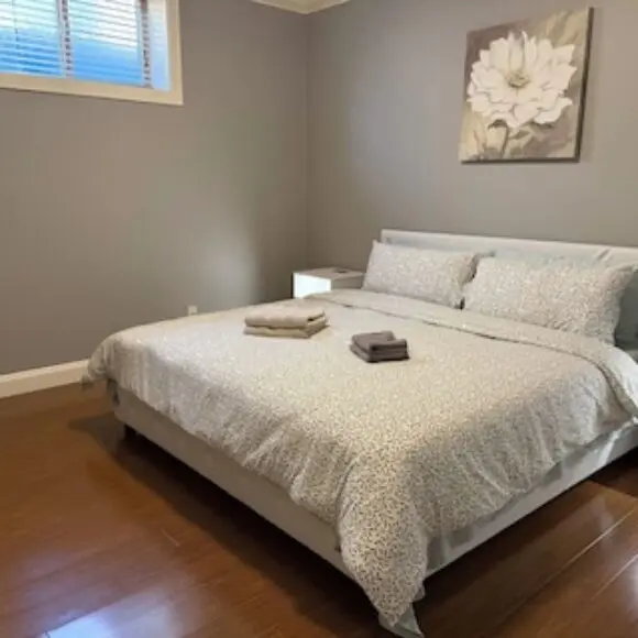 King-bed Room1 SHARED Bathroom & Common Space | hotel Vancouver | Trivago