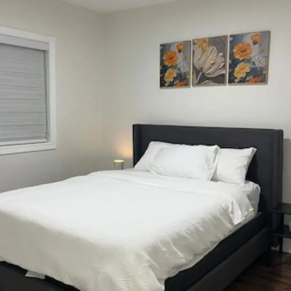 Cozy 2-Bed with Kitchen and Patio in Midtown Toronto | hotel Toronto | Trivago