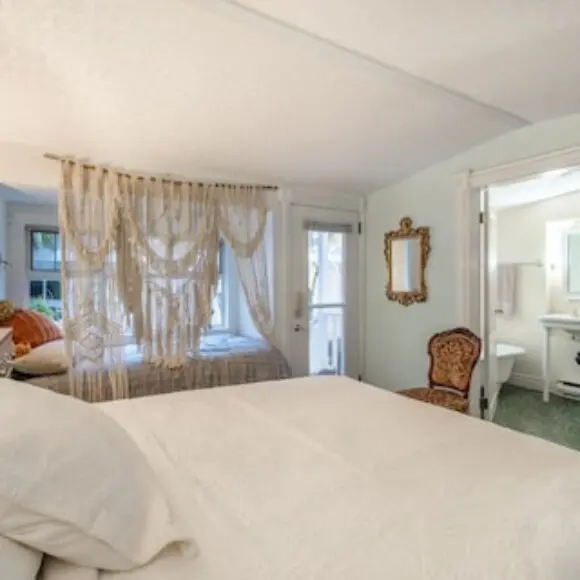 The Castle | hotel Vancouver | Trivago