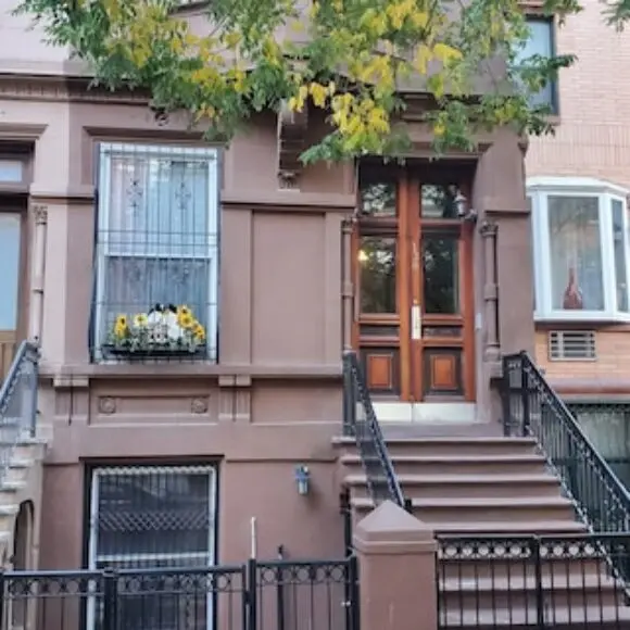 Spacious Harlem Brownstone Garden 2-Bedroom Apartment with a large rear yard | hotel New York City | Trivago
