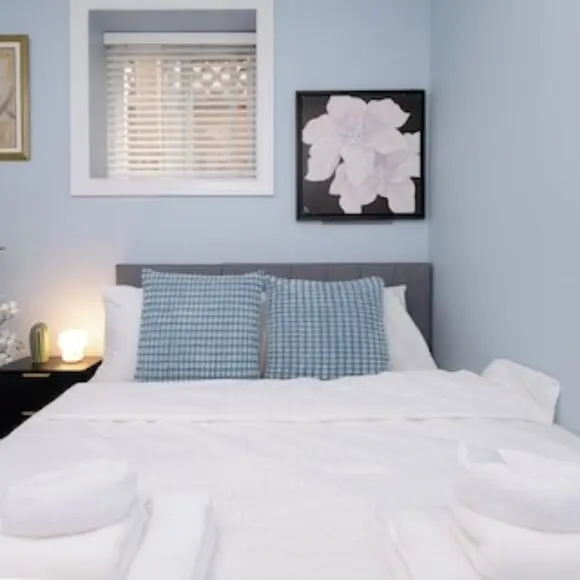 2 bedroom suite Walk to SkyTrain Grocery Macdonald & more | hotel Vancouver | Trivago