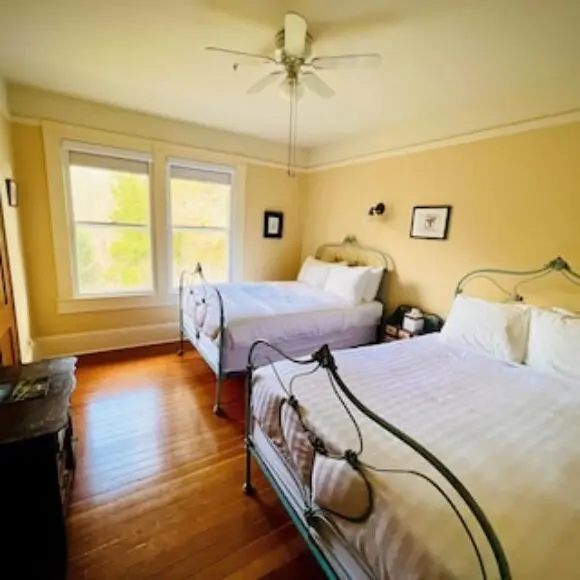 Sasquatch Crossing Eco Lodge B&B | hotel Vancouver | Trivago