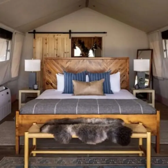 Luxury Tents With Manhattan Skyline Backdrop | hotel New York City | Trivago
