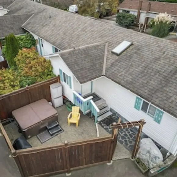 Oceanfront Cottage: Private Beach And Dock Access Hot Tub Bbq & Free Kayaks! | hotel Vancouver | Trivago