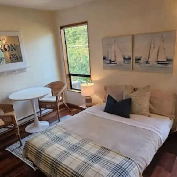 Pebbly Beach Suite In Snug Cove | hotel Vancouver | Trivago