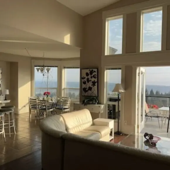 Executive Pet Friendly Lower Suite With Ocean View | hotel Vancouver | Trivago