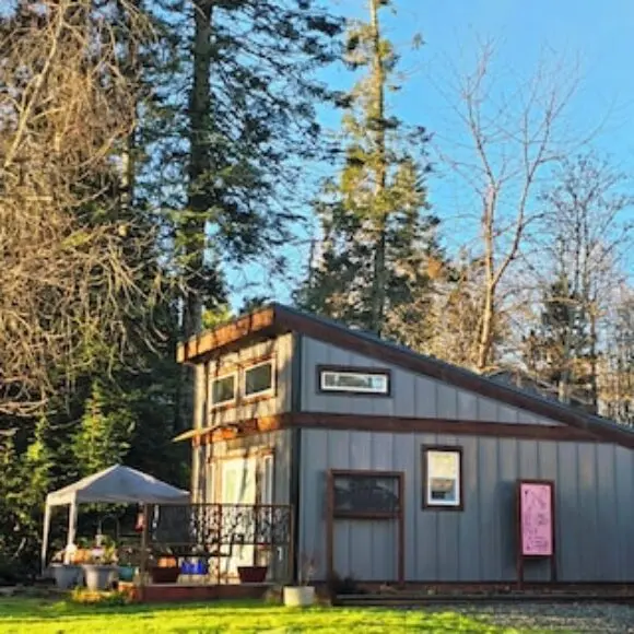 Tiny House with Hot Tub close to golf and skiing!! | hotel Vancouver | Trivago